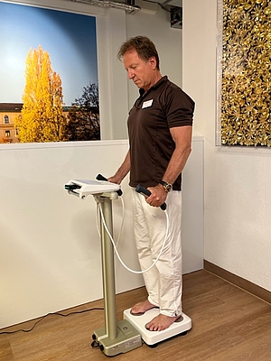 Körperanalyse im Fitnessstudio Arabellapark Körperfettmessgerät im Fitnessstudio Arabellapark