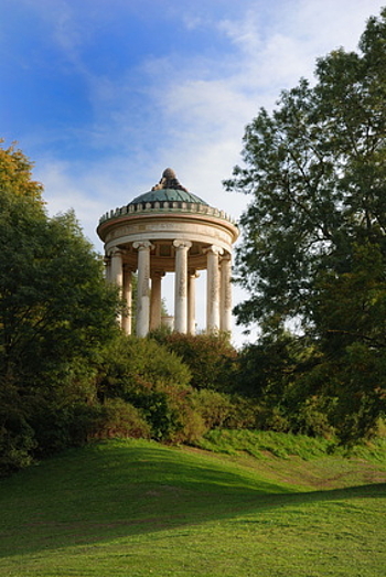 jogging muenchen fitness Im Englischen Garten in München können Sie auch ausgiebig joggen, um fit zu werden.