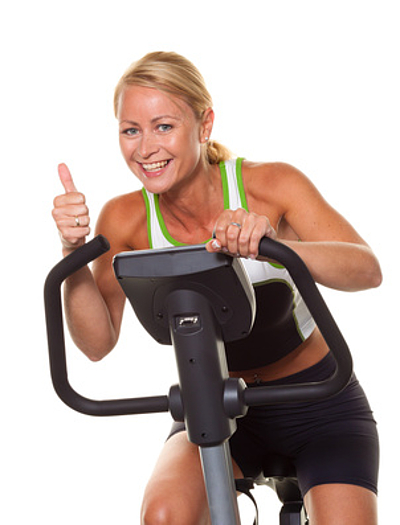 Pulskontrolle wird beim Abnehmen im Fitnessstudio besonders beachtet, auch im Fitnessstudio Arabellapark München. Fitnessstudios in München beachten beim Abnehmen den Trainingspuls.