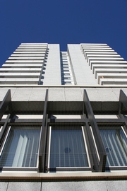 Das Fitnessstudio Arabellapark befindet sich in unmittelbarer Nähe zum Arabella-Sheraton-Hotel in der Arabellastrasse in 81925 München Bogenhausen