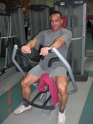 Sie wollen an modernen Geräten zu einem günstigen Preis trainieren? Dann sind Sie im Fitnessstudio Arabellapark in München Bogenhausen genau richtig!