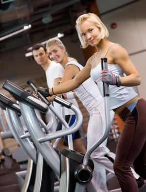 Sie haben Knieproblem oder Übergewicht und können deswegen nicht Laufen? Dann trinieren Sie doch mit dem Crosstrainer, dort verbrennen Sie sehr viele Kalorien und werden fitt.