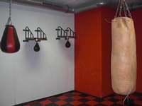 Mit Boxtraining am Boxsack trainieren Sie im Fitnessstudio Arabellapark Ihre Fitness.